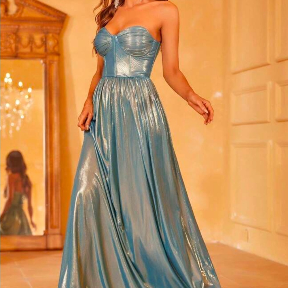 Blue Pleated Tiered Gown with Sweetheart Neckline for Prom